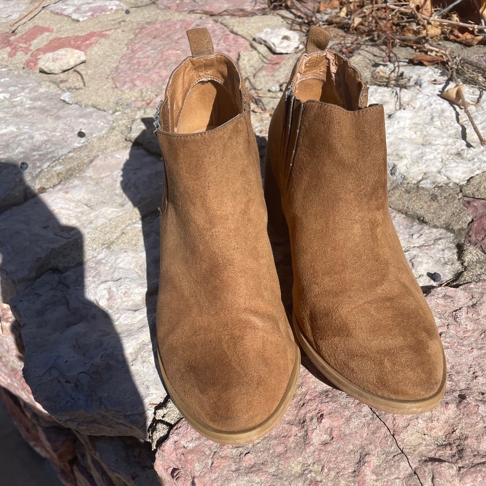 Market & Melrose booties